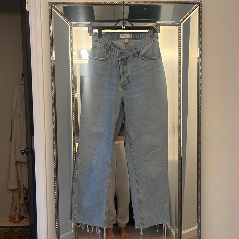 Abercrombie crisscross denim - size 25